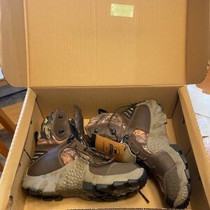 Red Wing Shoes Irish Setter Box with Black and Tan Design